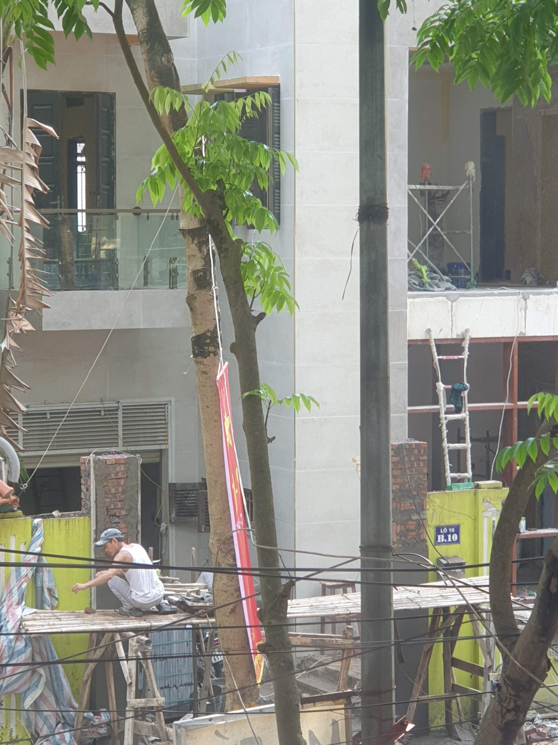 Biến căn hộ cũ xuống cấp thành không gian sống tiện nghi, thẩm mỹ.