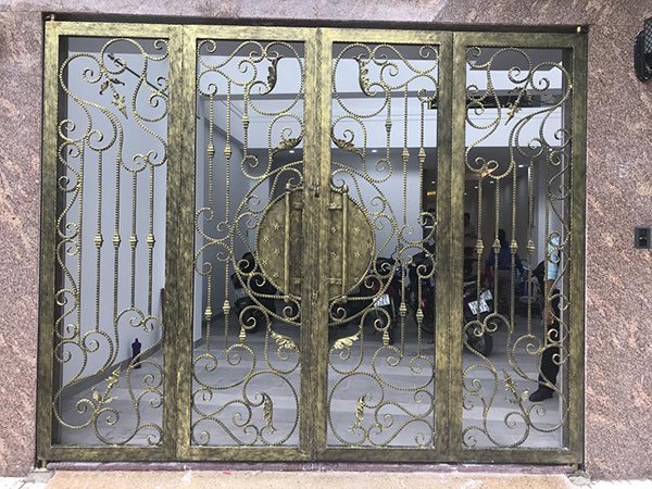 Mẫu cửa sắt nghệ thuật 4 cánh tại Hà Nội