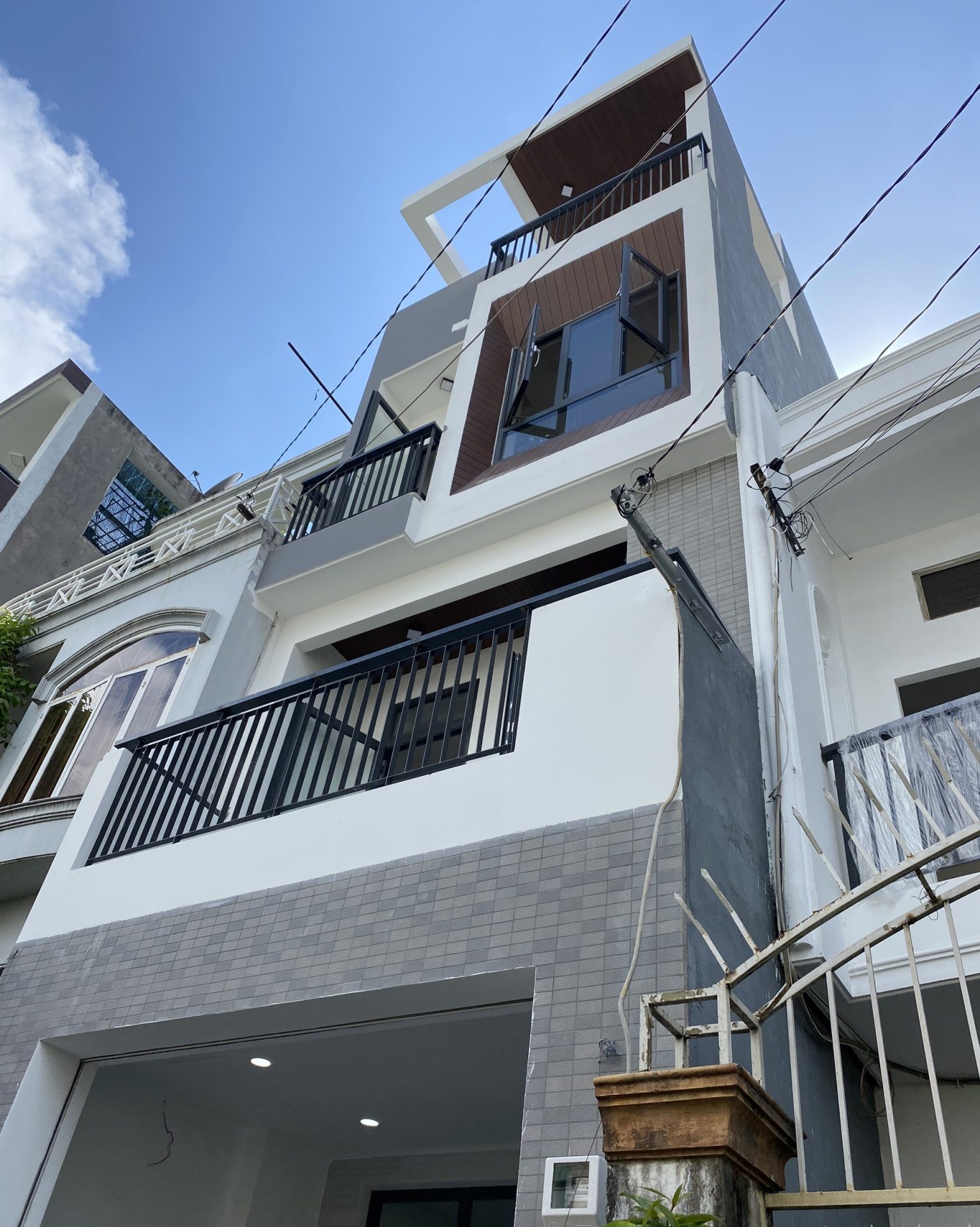 Thiết kế cải tạo lại nhà ống 2 tầng cũ tại Hà Nội