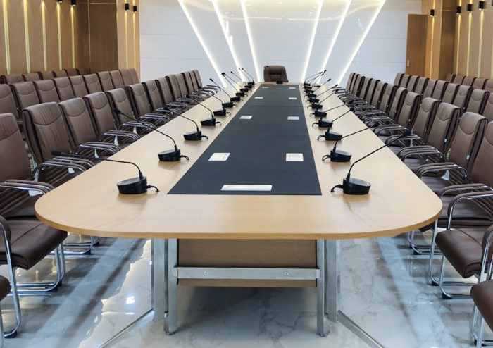 bọc ghế chân quỳ phòng họp