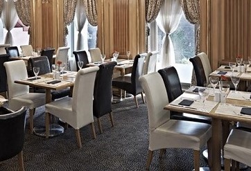 mẫu bọc ghế nhà hàng