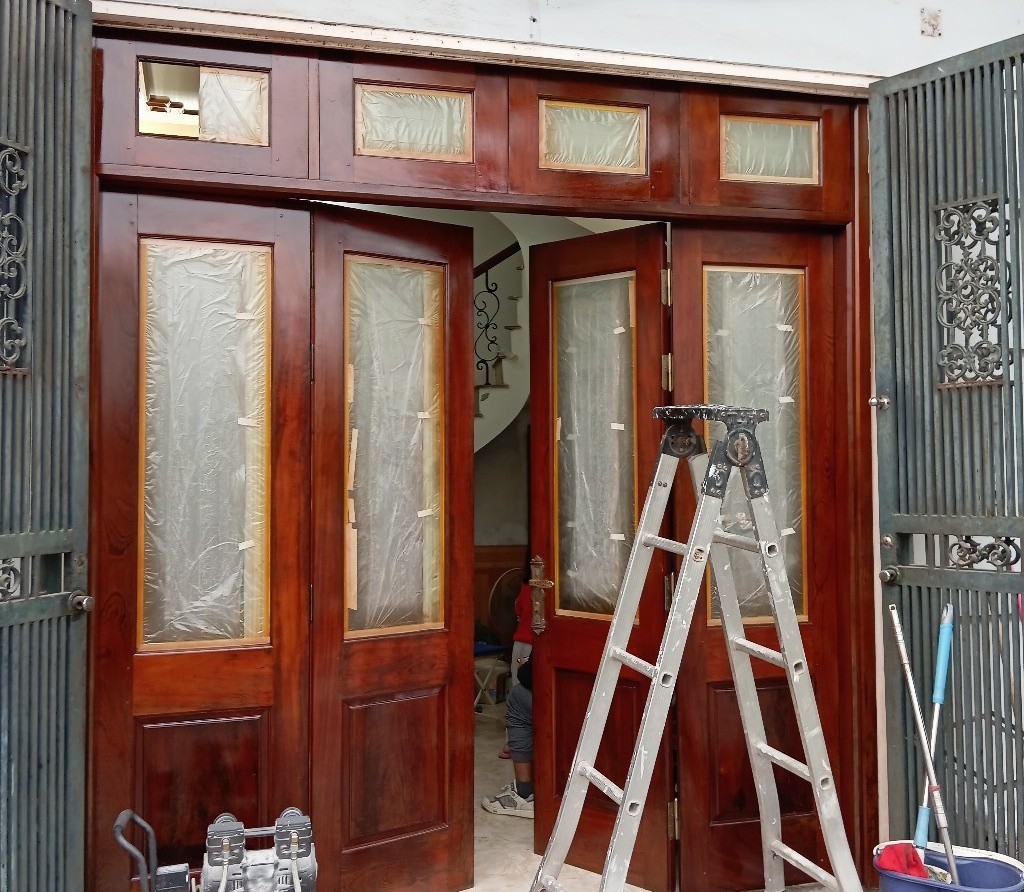 Sơn PU cửa gỗ tại nhà Hà Nội