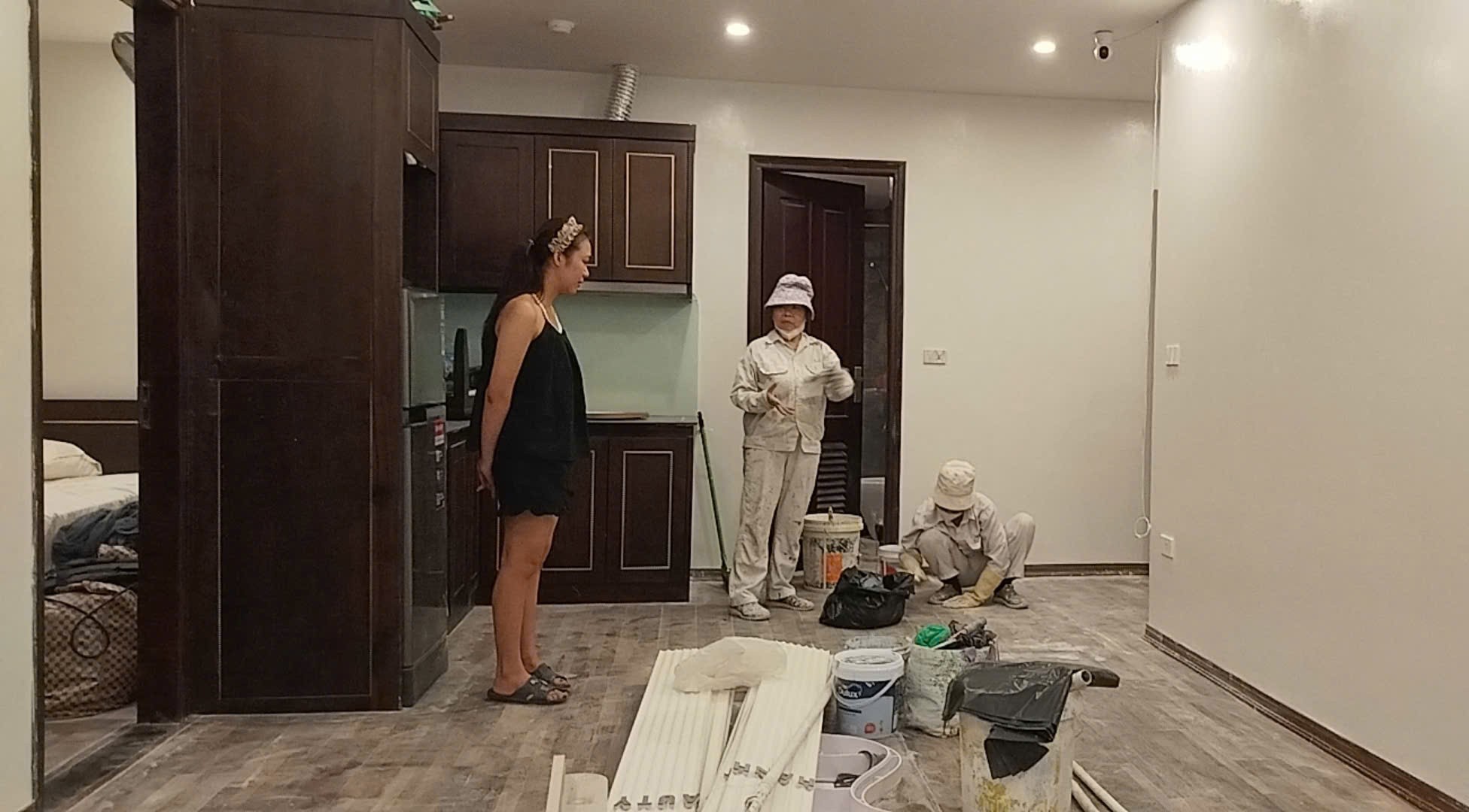 phối màu tinh tế, bề mặt sáng bóng, không lo bong tróc.