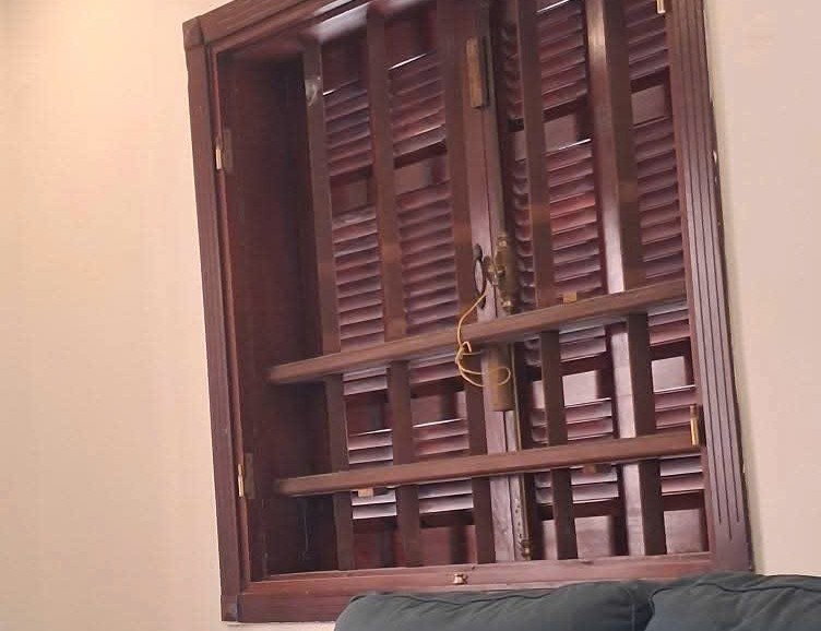 Thợ sơn cửa PU cần tìm việc tại Hà Nội