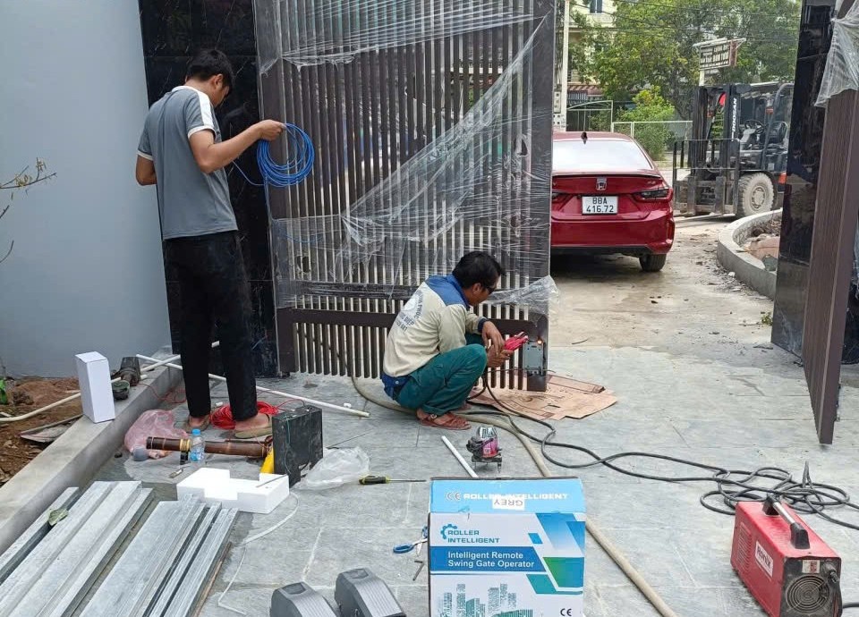 Dịch vụ sơn lại cửa sắt cũ ở tại Hà Nội