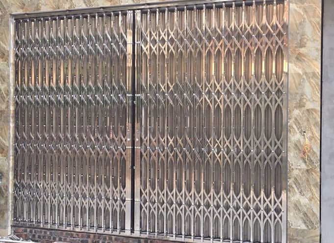 Giá cửa sắt kéo cũ tại Hà Nội