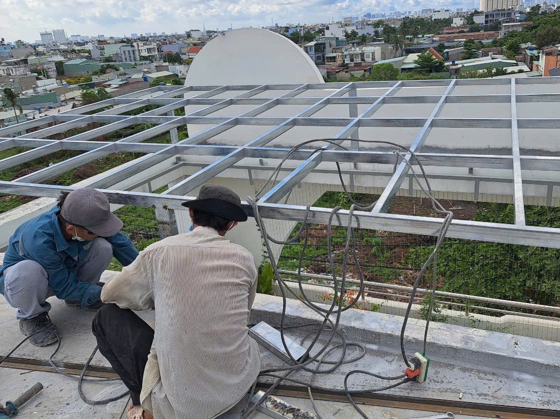 Làm mái tôn nhựa trong Hà Nội